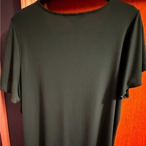 Dark green (Evergreen) 1XL top. Would compliment any wardrobe for springtime!